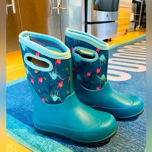 Kids size 2 Bogs neoclassic insulated rain boots